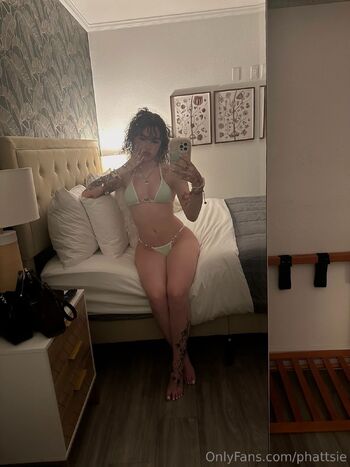 emi / phattsie nude photo #28