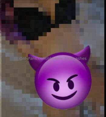 Phoeni / phoenix_from_ashes nude photo #4