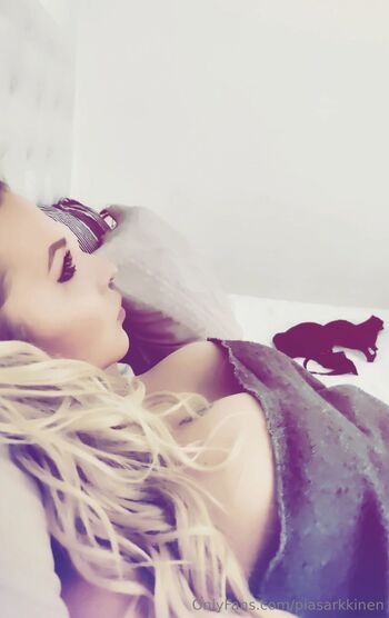 Pia Sarkkine / piasarkkinen nude photo #7