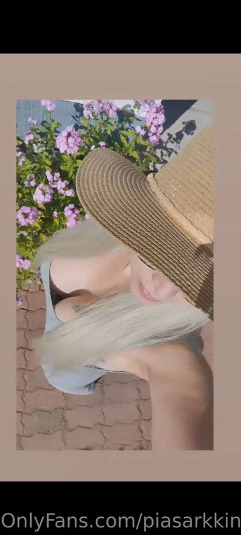 Pia Sarkkine / piasarkkinen nude photo #15