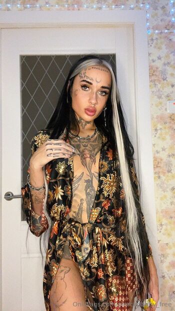 ADELLA / piercedbaby_free nude photo #2