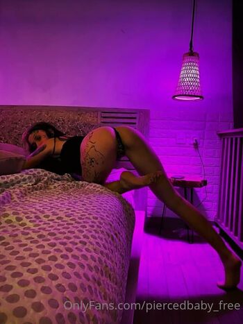 ADELLA / piercedbaby_free nude photo #3