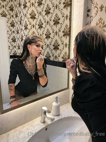 ADELLA / piercedbaby_free nude photo #8