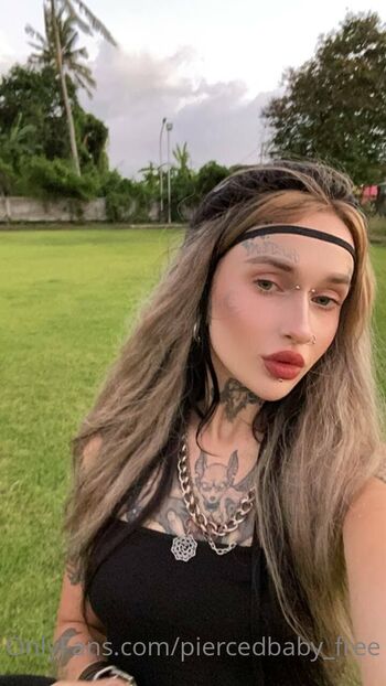ADELLA / piercedbaby_free nude photo #11