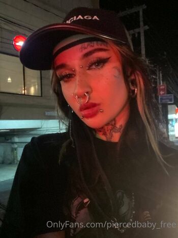 ADELLA / piercedbaby_free nude photo #13
