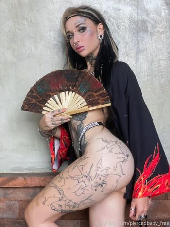 ADELLA / piercedbaby_free nude photo #16