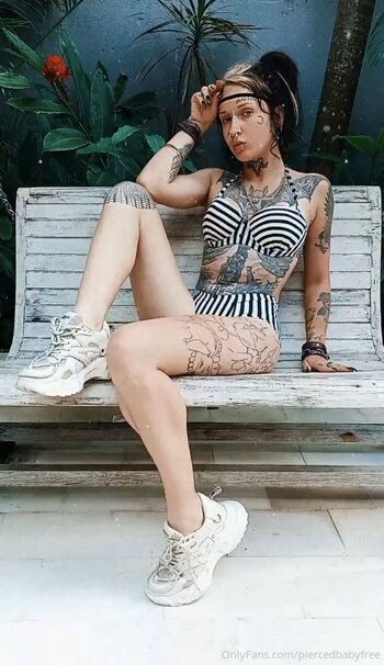 ADELLA / piercedbaby_free nude photo #25