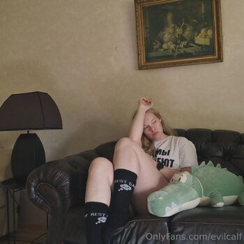 Shiili / pikkusiili nude photo #1