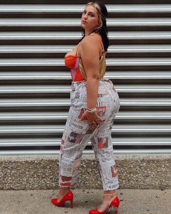 R / pinklux1 / ryles.10 nude photo #5