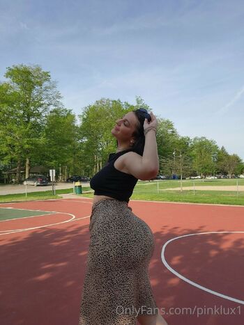 R / pinklux1 / ryles.10 nude photo #22