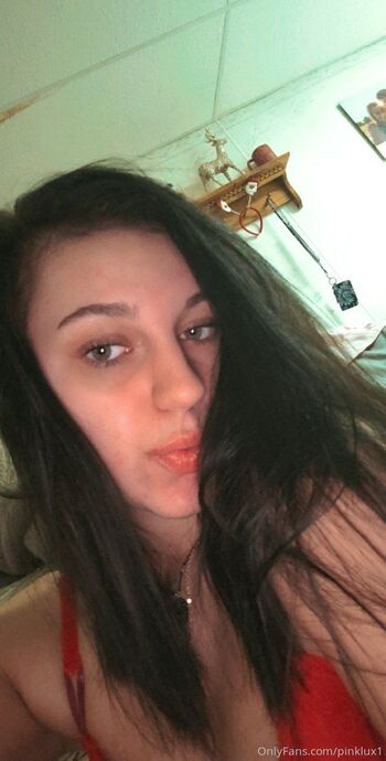 R / pinklux1 / ryles.10 nude photo #34