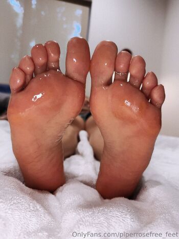 Piper Rose / piperrosefree_feet / piperstoes nude photo #4