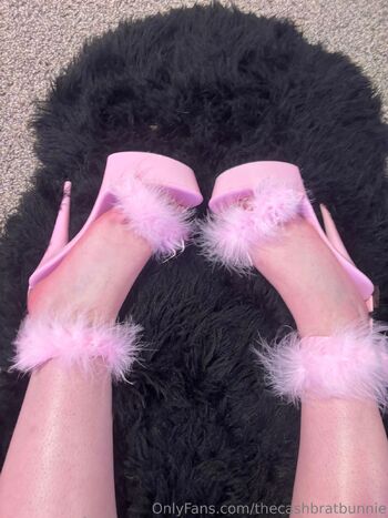 𝔓𝔯𝔦𝔫𝔠𝔢𝔰𝔰 𝔅𝔲𝔫𝔫𝔦𝔢 / pixelbunniee / hellokittybrat666 / thecashbrat666 / hell0kittyblood nude photo #2