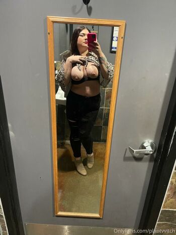 Iv / plantvvitch nude photo #27