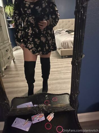 Iv / plantvvitch nude photo #33