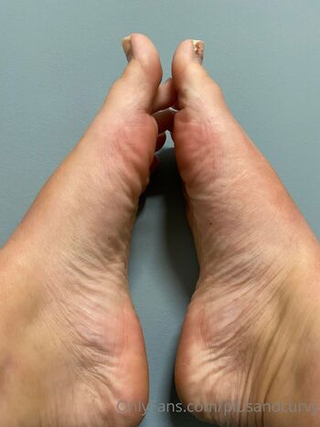 plusandcurvy nude photo #3