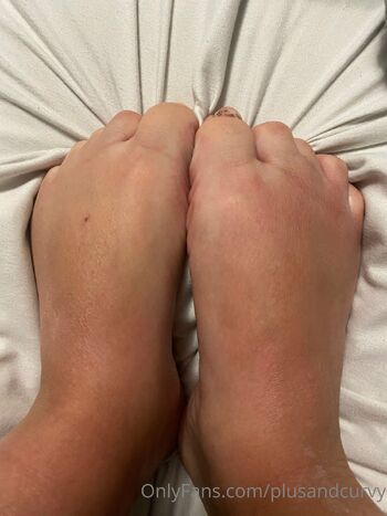 plusandcurvy nude photo #8