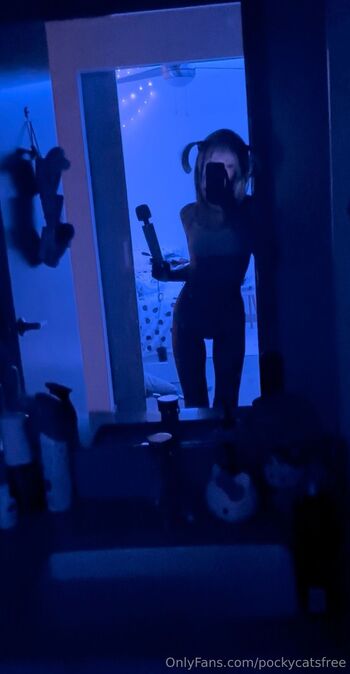 Menna / pockycatsfree nude photo #12