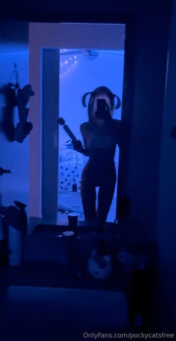 Menna / pockycatsfree nude photo #13