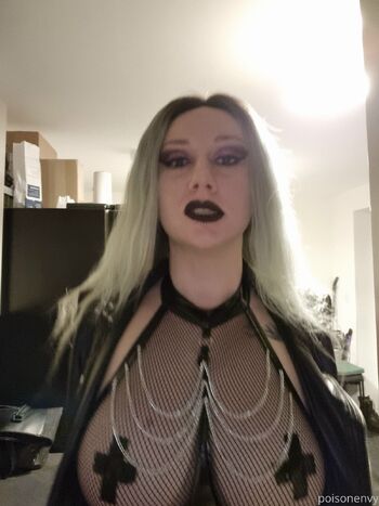Poiso / poisonenvy92 nude photo #1