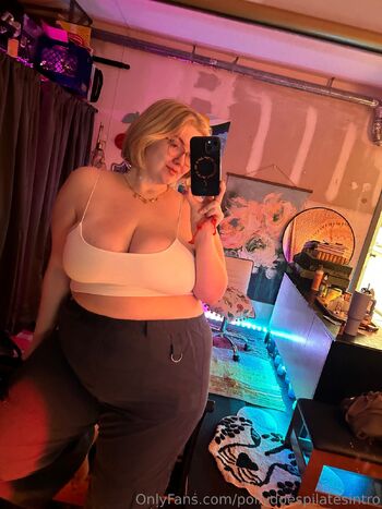 Poll / pollydoespilatesintro nude photo #7