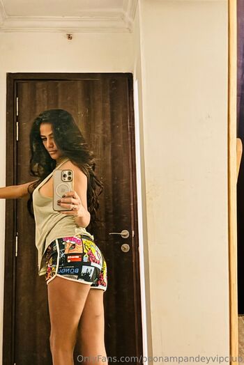 Poonam Pande / poonampandeytv nude photo #8