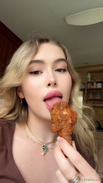 Rosealin / porcelaingoirl nude photo #17