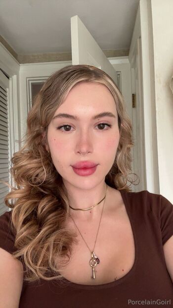 Rosealin / porcelaingoirl nude photo #20