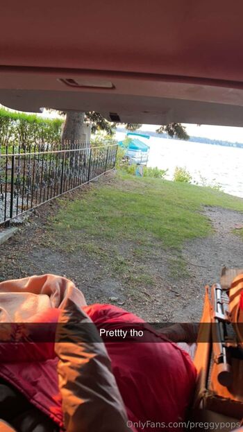 Single Mu / preggypops nude photo #3