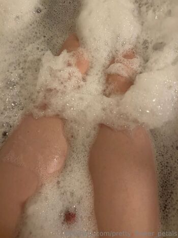 Pretty_Flower_Petal / pretty_flower_petals nude photo #8