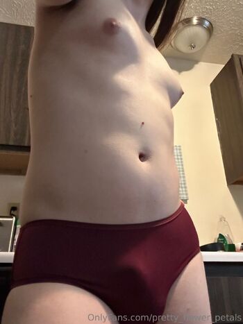 Pretty_Flower_Petal / pretty_flower_petals nude photo #14