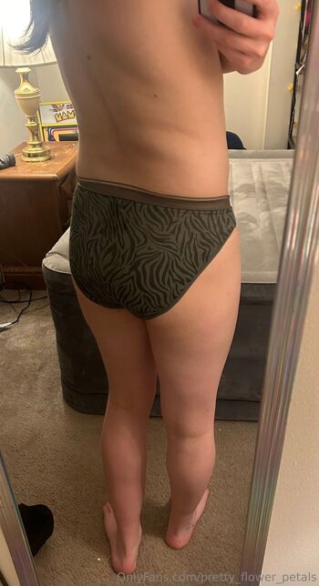 Pretty_Flower_Petal / pretty_flower_petals nude photo #25