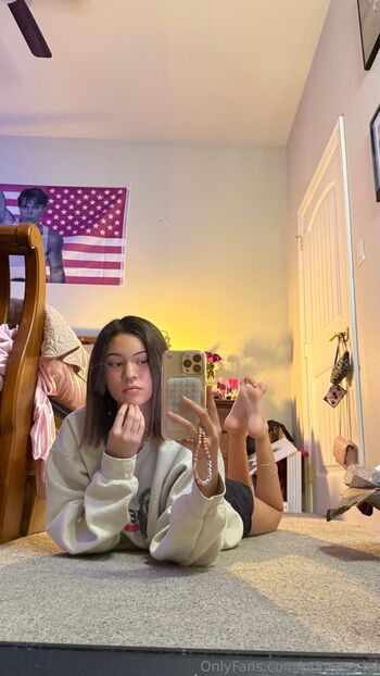 Luna Belle / prettyasianf33t nude photo #22