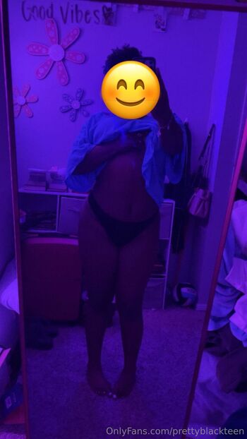 Emeral / prettyblackteen nude photo #1