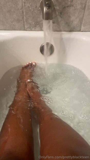 Emeral / prettyblackteen nude photo #3