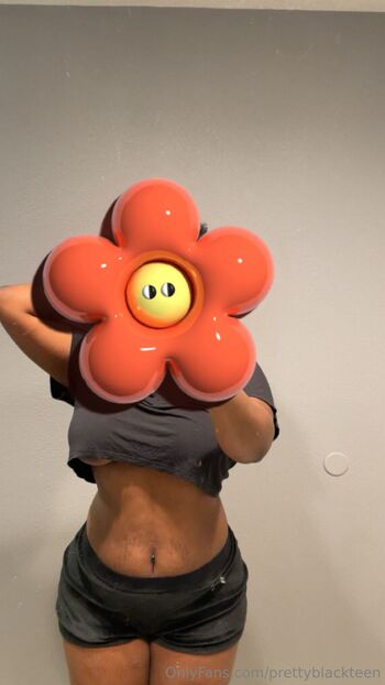 Emeral / prettyblackteen nude photo #9