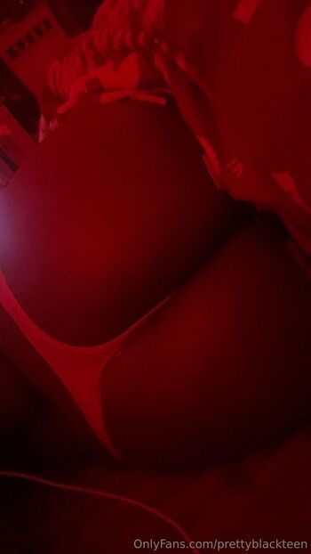 Emeral / prettyblackteen nude photo #12