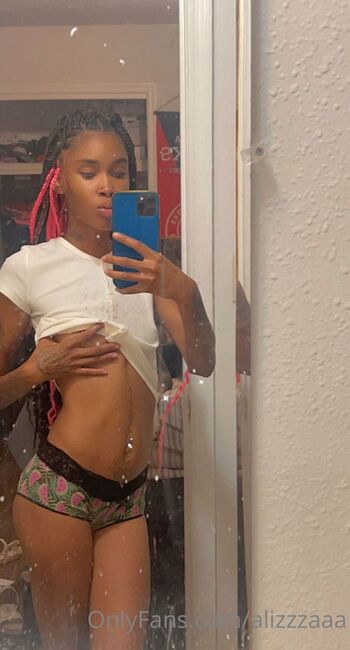 WOAH ALIZ / prettyfaceslimm nude photo #33