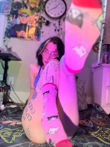 PrettyLittl / prettylittlefreak13 nude photo #18