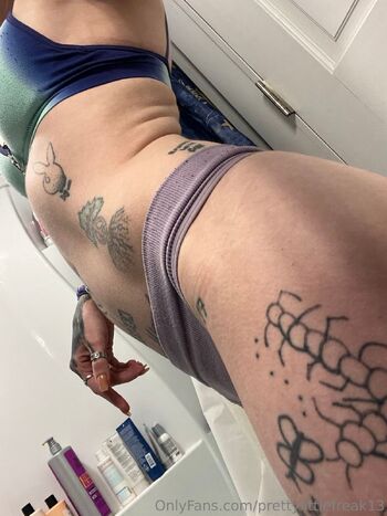 PrettyLittl / prettylittlefreak13 nude photo #19