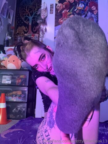 PrettyLittl / prettylittlefreak13 nude photo #22