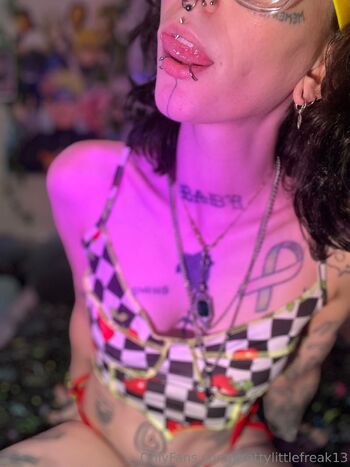 PrettyLittl / prettylittlefreak13 nude photo #26