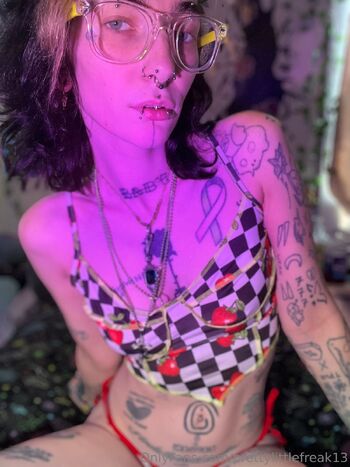 PrettyLittl / prettylittlefreak13 nude photo #27