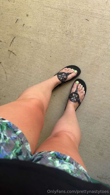 PrettyNastyToe / prettynastytoes nude photo #2