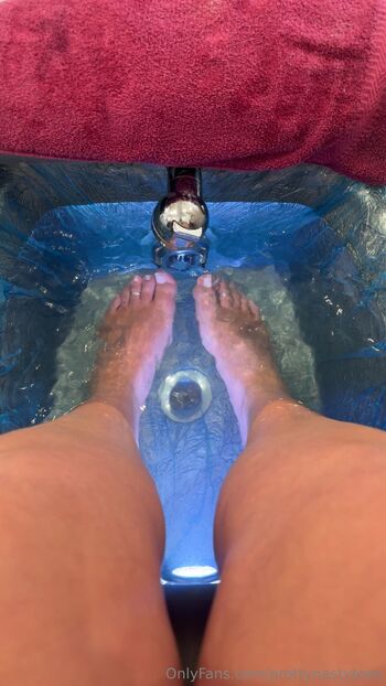PrettyNastyToe / prettynastytoes nude photo #4