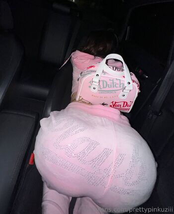 PrettyPinkUzii / prettypinkuziii nude photo #17