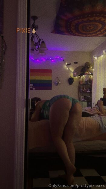 Pixie / prettypixiexxx nude photo #2