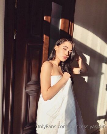 princess.yasmin nude photo #14