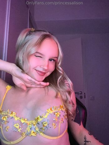 OnlyFans / princessalison nude photo #8
