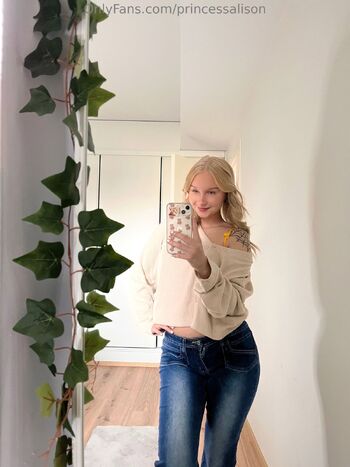 OnlyFans / princessalison nude photo #10